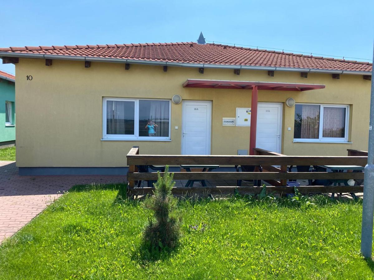Apartman Delfin Senec Exterior photo
