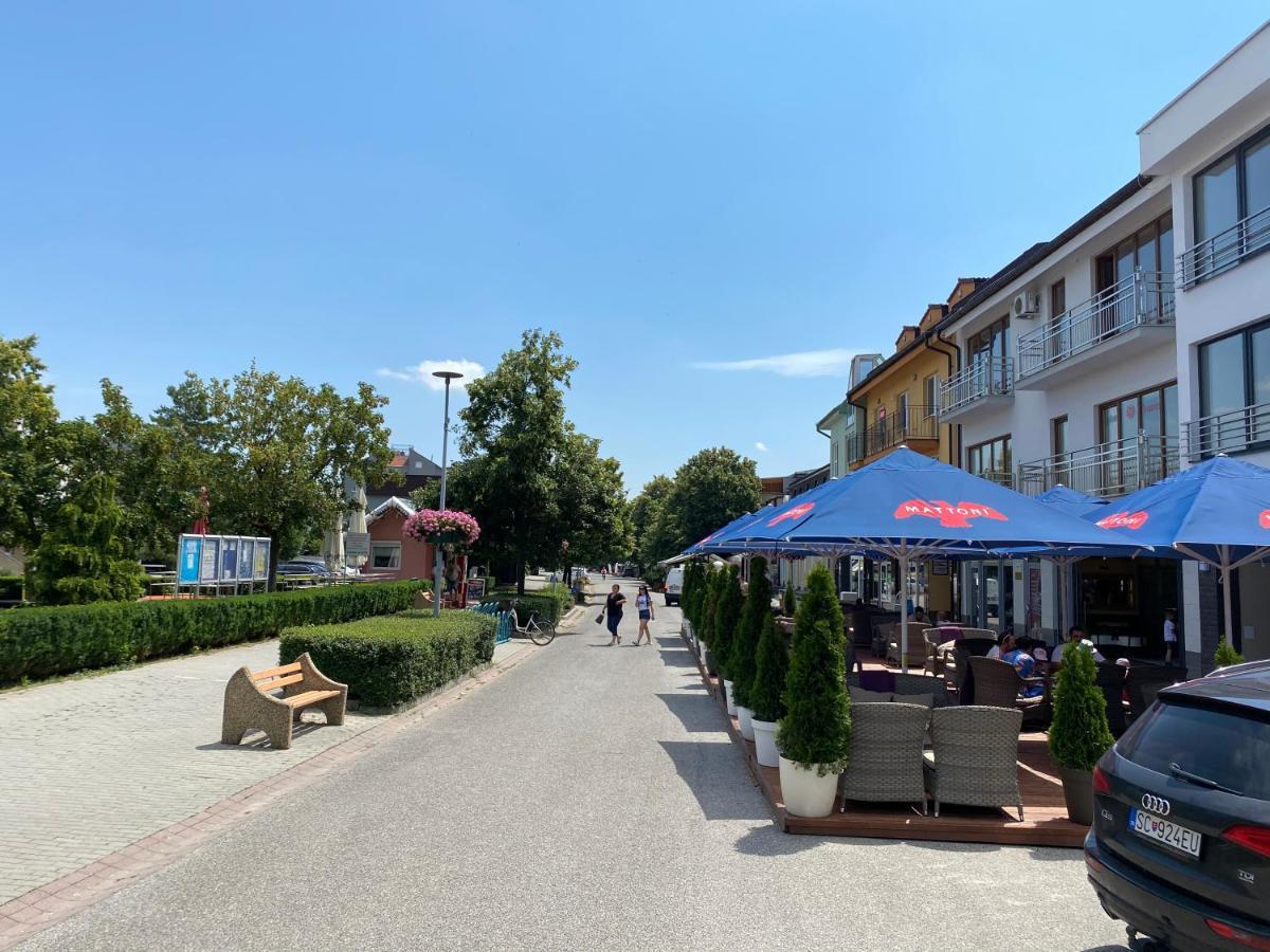 Apartman Delfin Senec Exterior photo